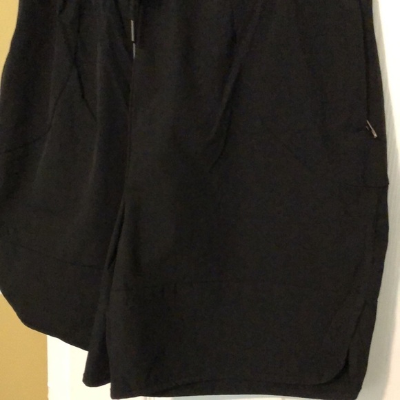 MEN’S Black Balance Large zipper pocket shorts.  lightweight., String close - Picture 2 of 5